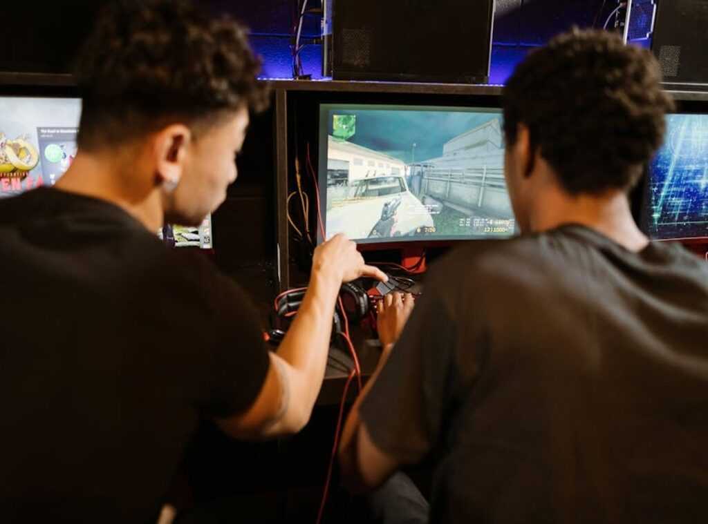 multiplayer game dynamics
